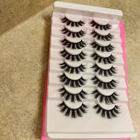 SHEIN Mink Eyelashes SOLD - Picture 4 of 4